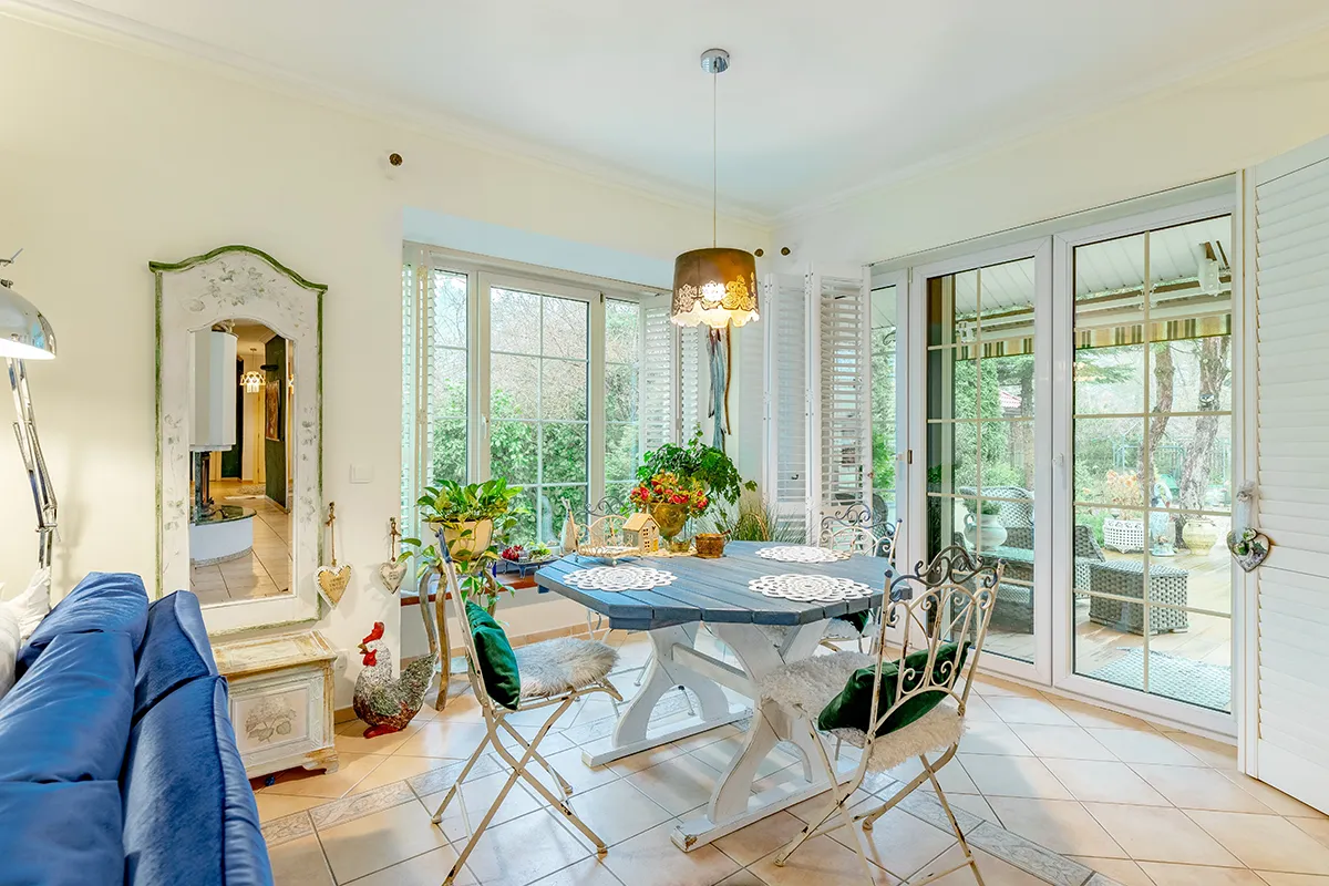 Taras w rezydencji pod miastem - zdjęcia mieszkań na sprzedaż Łódź