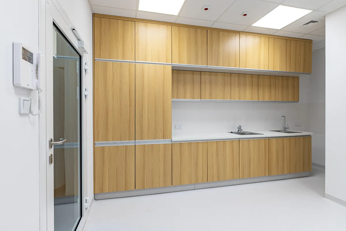 Minimalistyczna kuchnia w placówce - zdjęcia w 24h Łódź