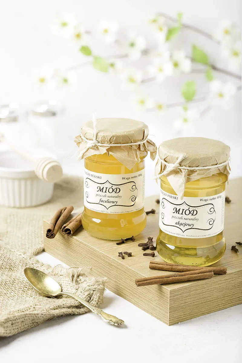 Miód pszczeli faceliowy i akacjowy w ciekawej stylizacji - zdjęcia artykułów spożywczych