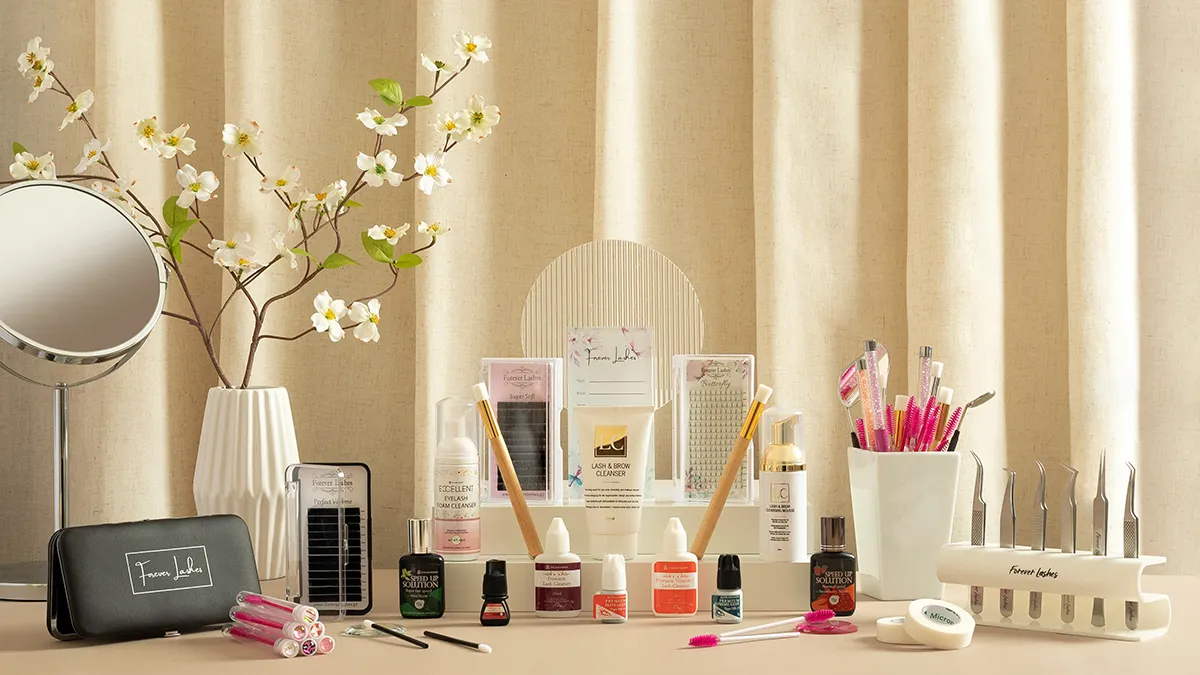 Foroever Lashs - pokaz wszystkich dostępnych produktów marki - fotografia stylizowana Polska