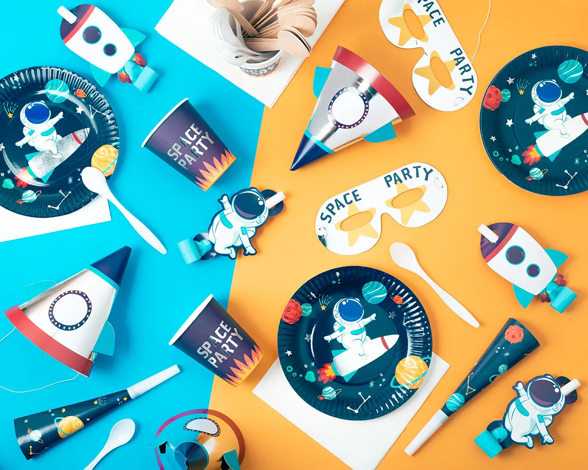 Akcesoria na impreze kinder party - flat lay Łódź