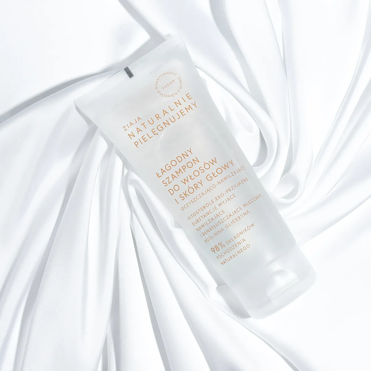 Krem ziaja w delikatnej scenografii - zdjęcia kosmetyków Łódź